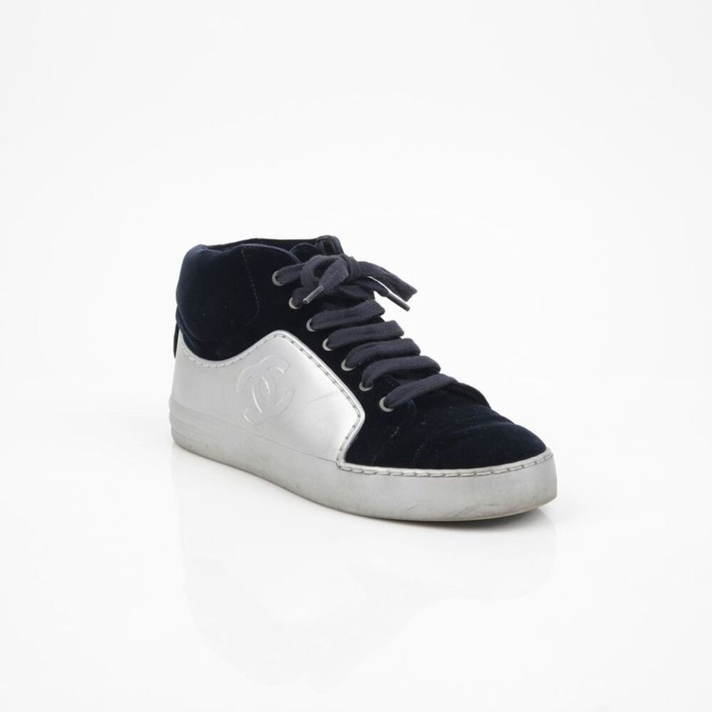 High-top Sneakers